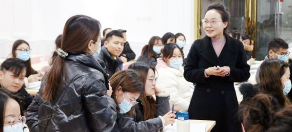 周至 专家指导+名师授课+培优补弱+日清月结的教学模式