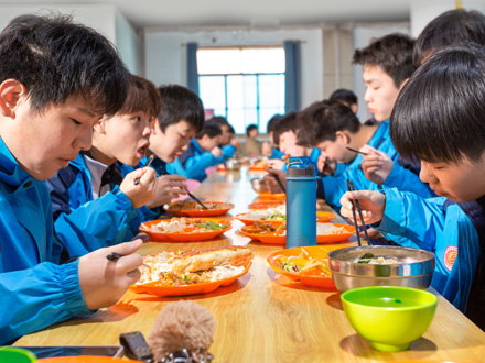 周至学生用餐