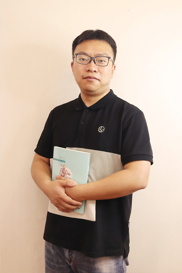 周至杨斌 本科学历，毕业于西安航空学院