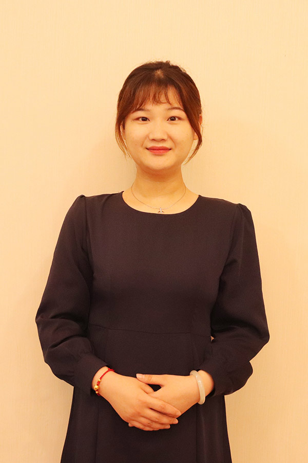 周至文哲 本科学历，优秀班主任